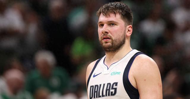 他犀利地指 他犀利地指